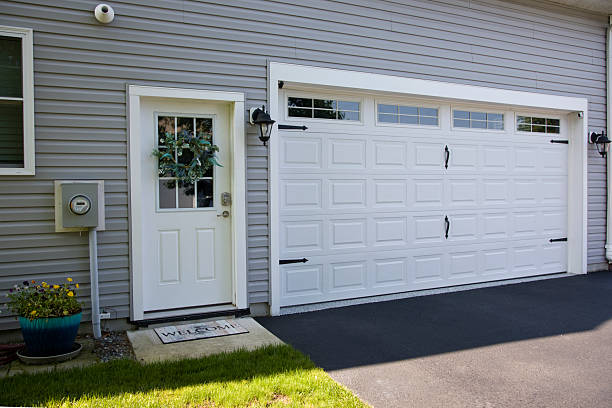 24/7 Emergency Garage Door Panel Replacement experts in Hamilton County County, KS